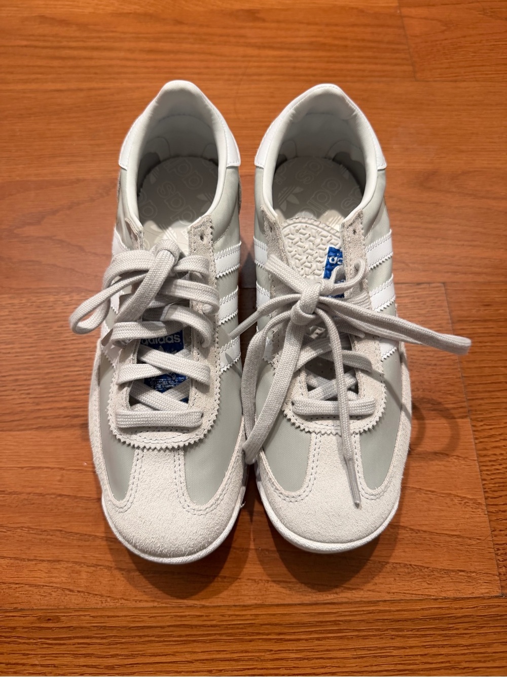 NEW Adidas Kids White and Light Gray Classic Sneakers Size 4